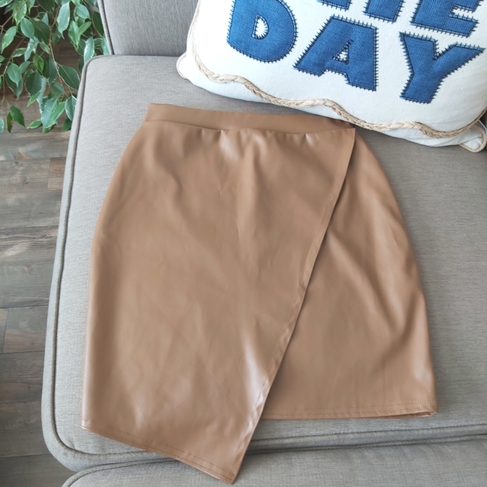 skirt vegan leather Pretty little thing